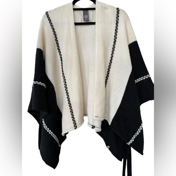 Vince Camuto Sweater Womens OS Black Cream Poncho Shawl Wrap Ruana Western - Picture 3 of 8